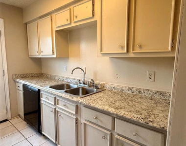 7700 Creekbend Drive - Photo Thumbnail 5