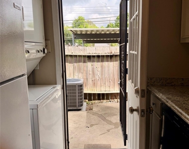 7700 Creekbend Drive - Photo Thumbnail 20