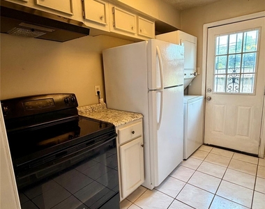 7700 Creekbend Drive - Photo Thumbnail 6