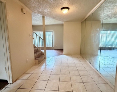 7700 Creekbend Drive - Photo Thumbnail 11