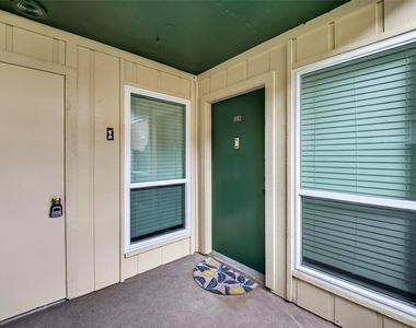 1516 Bay Area Boulevard - Photo Thumbnail 4