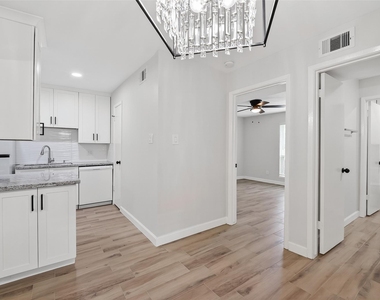 1516 Bay Area Boulevard - Photo Thumbnail 12