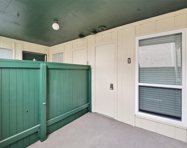 1516 Bay Area Boulevard - Photo Thumbnail 3