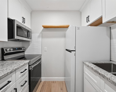 1516 Bay Area Boulevard - Photo Thumbnail 15