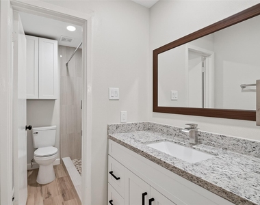 1516 Bay Area Boulevard - Photo Thumbnail 20