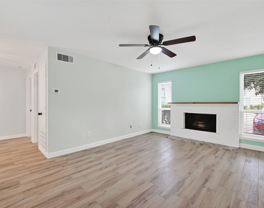 1516 Bay Area Boulevard - Photo Thumbnail 6