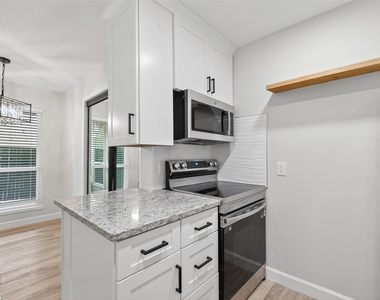 1516 Bay Area Boulevard - Photo Thumbnail 16