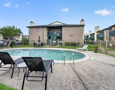 1516 Bay Area Boulevard - Photo Thumbnail 22