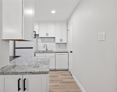 1516 Bay Area Boulevard - Photo Thumbnail 13