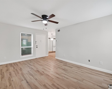 1516 Bay Area Boulevard - Photo Thumbnail 7