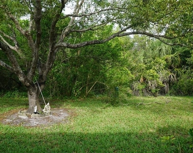 7616 Danube Drive - Photo Thumbnail 17