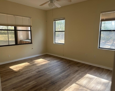 2988 Howland Boulevard - Photo Thumbnail 5