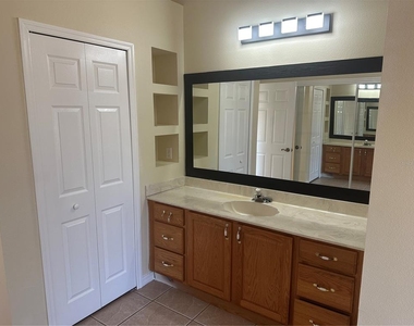 2988 Howland Boulevard - Photo Thumbnail 4