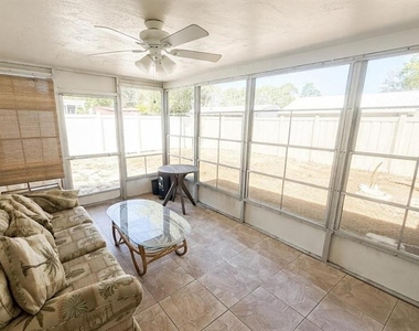 4033 Newcastle Drive - Photo Thumbnail 11