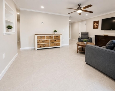 4033 Newcastle Drive - Photo Thumbnail 5