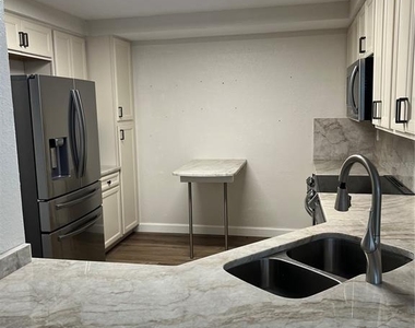 5701 Bahia Del Mar Circle - Photo Thumbnail 5