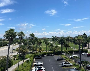 5701 Bahia Del Mar Circle - Photo Thumbnail 13