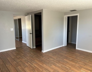 7835 Arbordale Drive - Photo Thumbnail 10