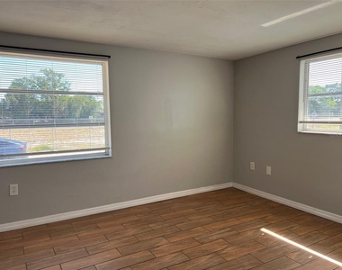 7835 Arbordale Drive - Photo Thumbnail 15