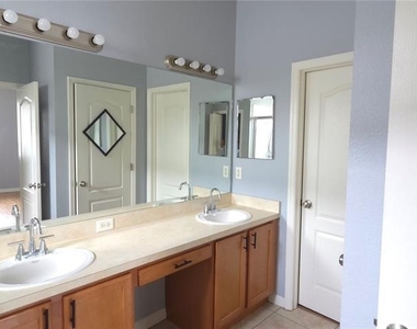 1115 Fennel Green Drive - Photo Thumbnail 11