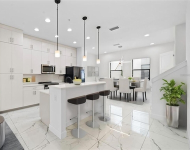 1332 W Gray Street - Photo Thumbnail 11