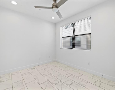 1332 W Gray Street - Photo Thumbnail 5