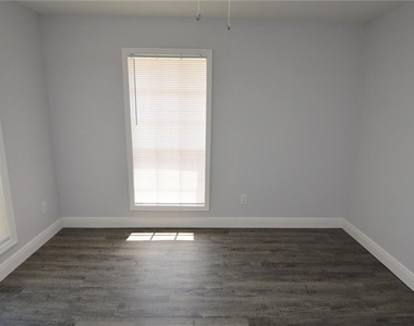 8633 Fancy Finch Drive - Photo Thumbnail 10