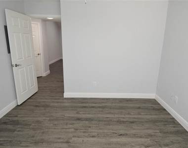 8633 Fancy Finch Drive - Photo Thumbnail 31
