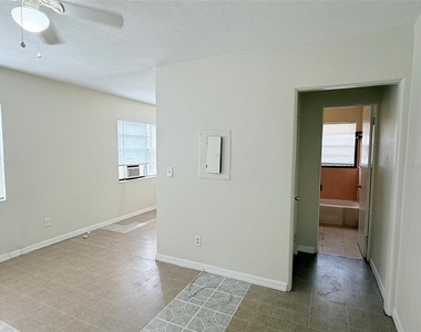 2404 10th Street W - Photo Thumbnail 4
