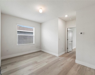 2878 Suncoast Plains Drive - Photo Thumbnail 27