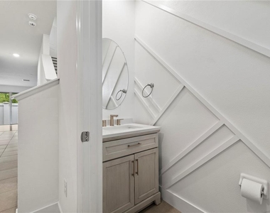 2878 Suncoast Plains Drive - Photo Thumbnail 17