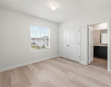 2878 Suncoast Plains Drive - Photo Thumbnail 36
