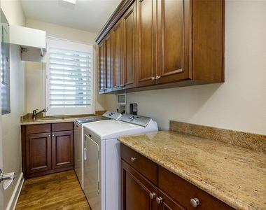 821 Bay Point Drive - Photo Thumbnail 23
