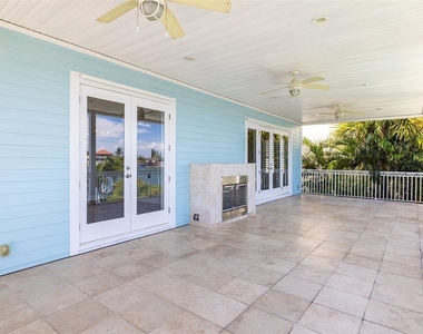 821 Bay Point Drive - Photo Thumbnail 17