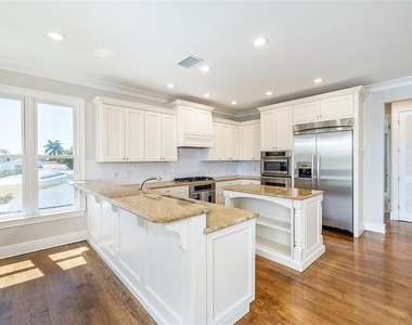821 Bay Point Drive - Photo Thumbnail 11