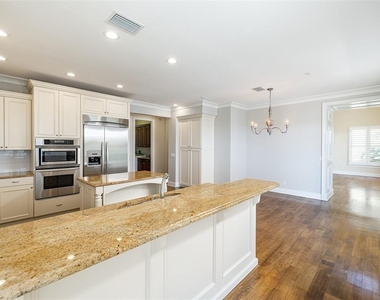 821 Bay Point Drive - Photo Thumbnail 12