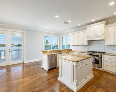 821 Bay Point Drive - Photo Thumbnail 15