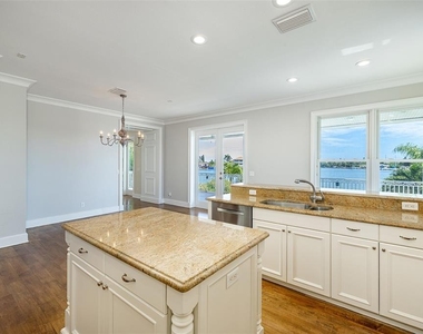 821 Bay Point Drive - Photo Thumbnail 14