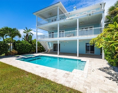 821 Bay Point Drive - Photo Thumbnail 3