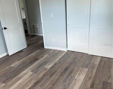 439 76th Avenue N - Photo Thumbnail 9