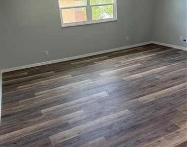 439 76th Avenue N - Photo Thumbnail 5