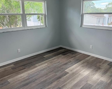 439 76th Avenue N - Photo Thumbnail 8