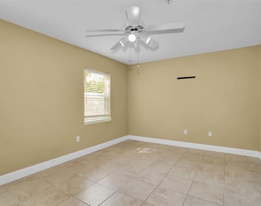 3102 Toscana Circle - Photo Thumbnail 3