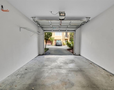 3102 Toscana Circle - Photo Thumbnail 35