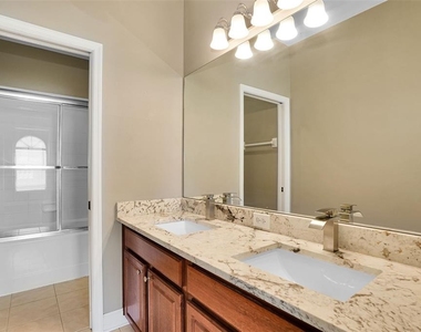 3102 Toscana Circle - Photo Thumbnail 27