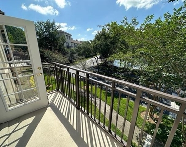 917 Waterside Lane - Photo Thumbnail 5