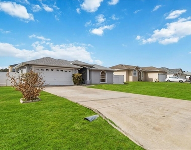 1912 Manatee Dr - Photo Thumbnail 2