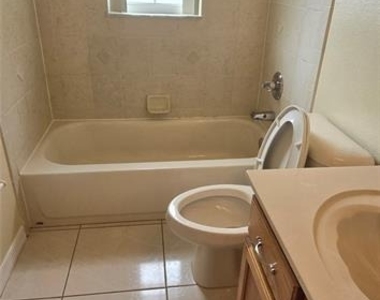 15209 Sw 46 Circle - Photo Thumbnail 6