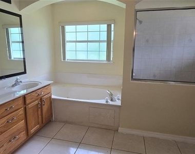 15209 Sw 46 Circle - Photo Thumbnail 11