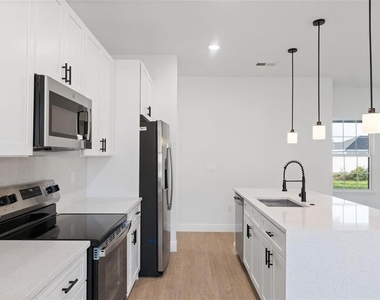 4052 Sw 132nd Lane - Photo Thumbnail 8